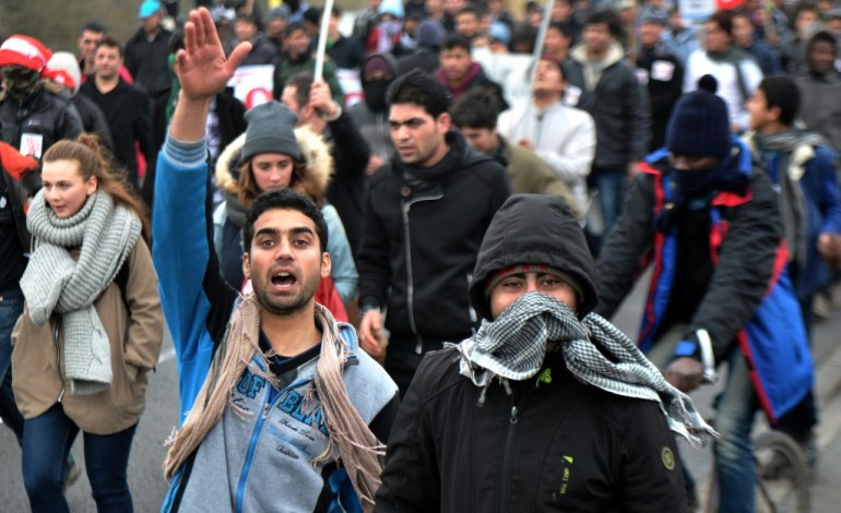 Calais (AFP). Calais: intrusion de migrants sur un ferry, port bloqué
