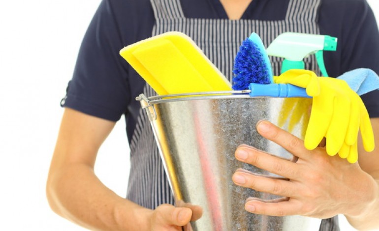 33% des hommes ne font jamais le ménage dans un endroit de la maison