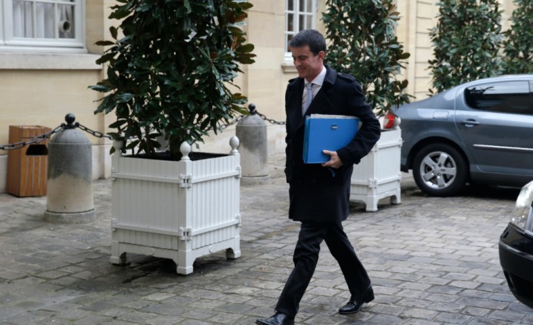Paris (AFP). Taxis: Valls annonce l'ouverture d'une concertation et la nomination d'un médiateur
