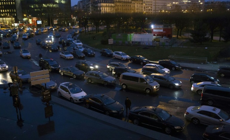 Paris (AFP). Les taxis toujours mobilisés à Paris, circulation perturbée par endroits