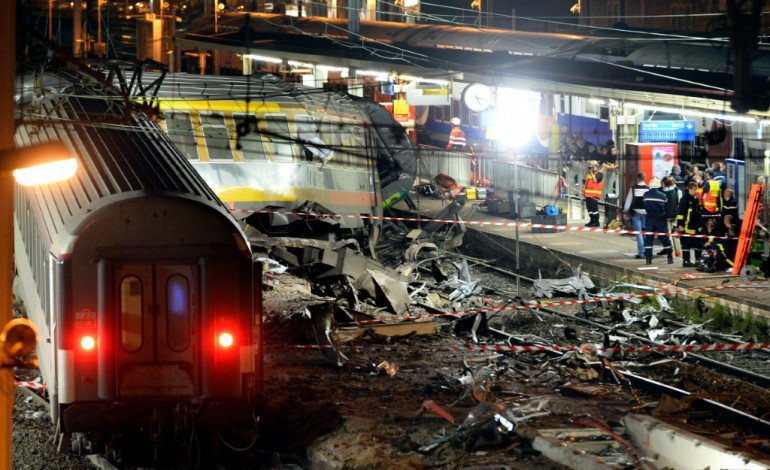Évry (AFP). Des victimes de Brétigny dénoncent les mensonges de la SNCF après un article du Canard enchaîné