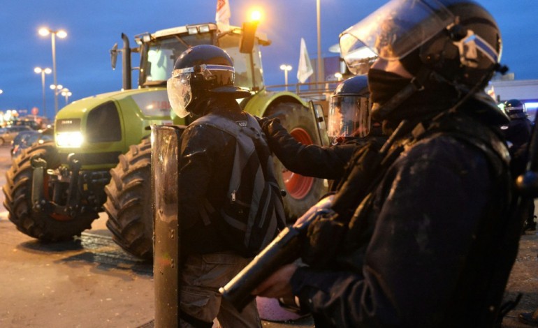 Rennes (AFP). Après un mercredi noir, les agriculteurs de l'ouest veulent poursuivre leur mobilisation