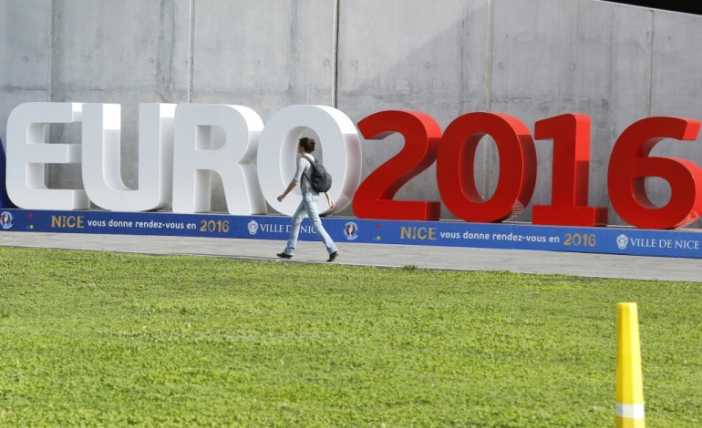 Paris (AFP). Euro 2016: TF1 diffusera les  premiers matchs des Bleus, la finale passe sur M6