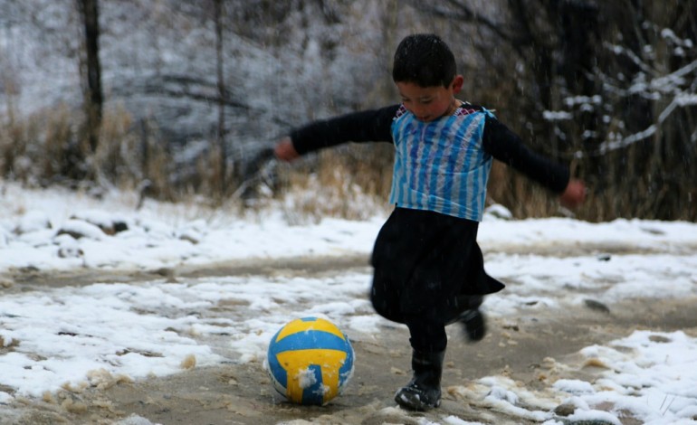 J?gh?r? (Afghanistan) (AFP). Un Lionel Messi afghan de 5 ans émeut la toile