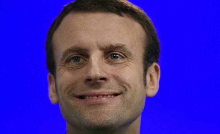 Paris (AFP). Hulot, Macron et Valls ont la plus forte cote d'avenir des personnalités de gauche 