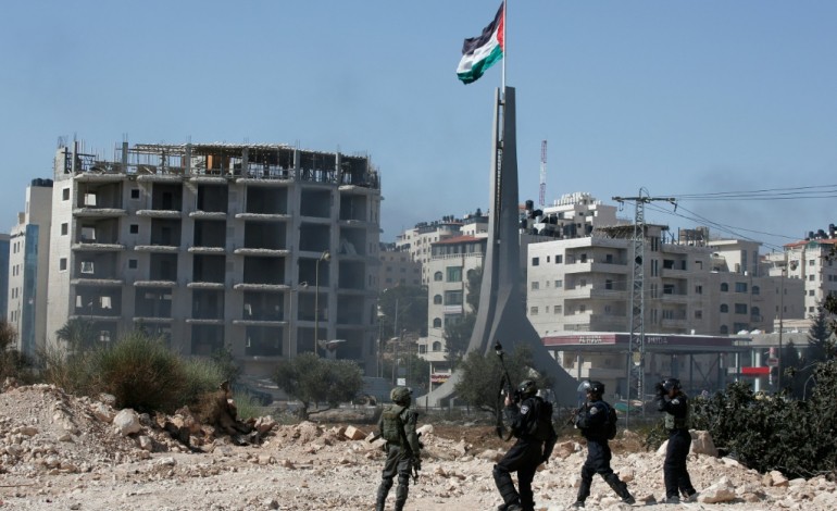 Ramallah (Territoires palestiniens) (AFP). Trois Israéliens blessés par balles près d'une colonie de Cisjordanie 