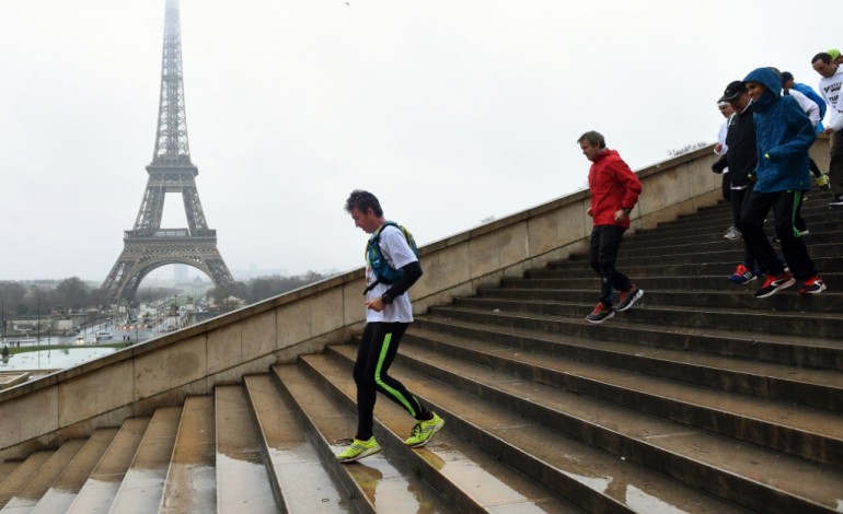 PARIS (AFP). L'ultra-fondeur Serge Girard a débuté son tour du monde