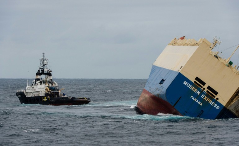Brest (AFP). Cargo à la dérive: succès de l'opération de remorquage du Modern Express 