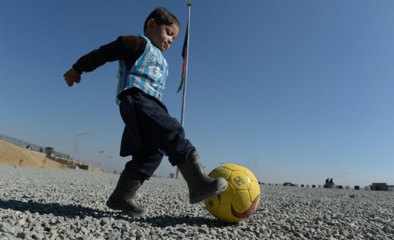 Kaboul (AFP). Des hauteurs de Kaboul, le jeune Messi afghan clame son amour pour son idole