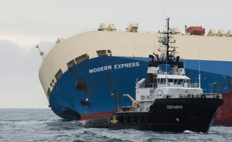 Bordeaux (AFP). Le cargo Modern Express remorqué vers le port espagnol de Bilbao