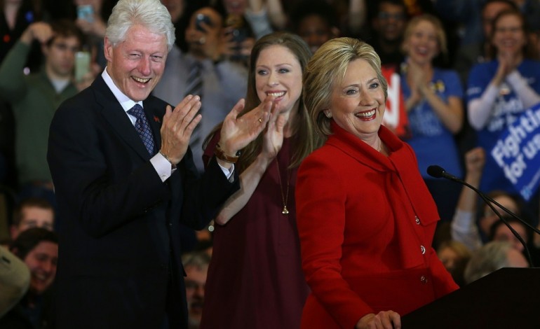 Des Moines (Etats-Unis) (AFP). Victoire sur le fil de Hillary Clinton à la primaire démocrate de l'Iowa 