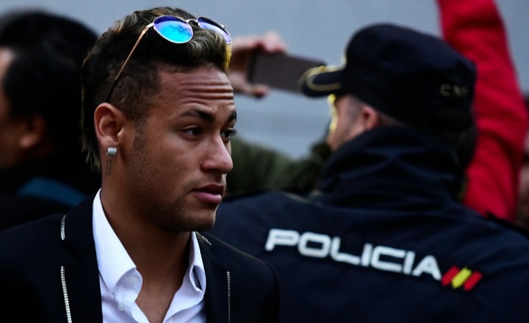Madrid (AFP). Transfert controversé au Barça: Neymar entendu par un juge à Madrid et mis en examen au Brésil