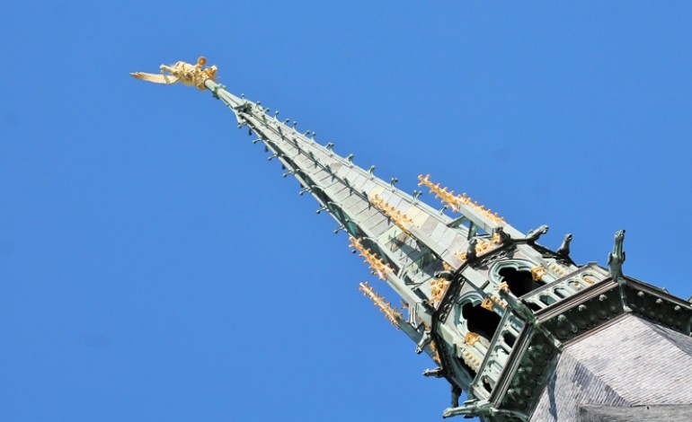Mont-Saint-Michel : la dépose de l'archange repoussée