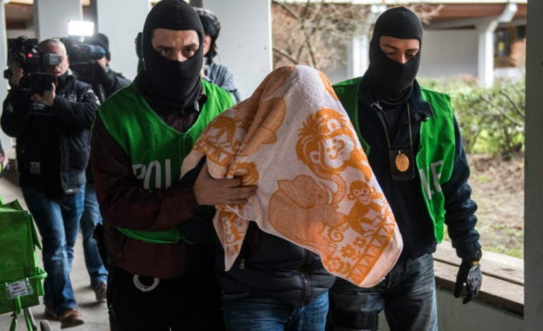 Berlin (AFP). Allemagne: arrestations de suspects liés à l'EI logés dans des foyers de réfugiés