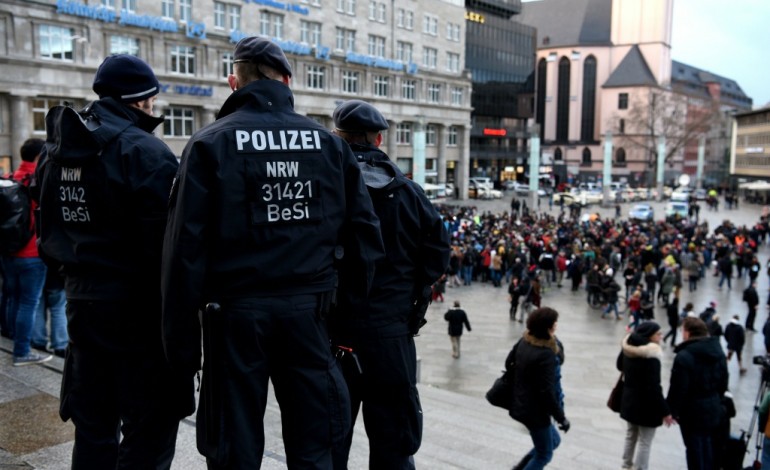 Cologne (Allemagne) (AFP). Cologne: ouverture des festivités du carnaval, sous protection policière