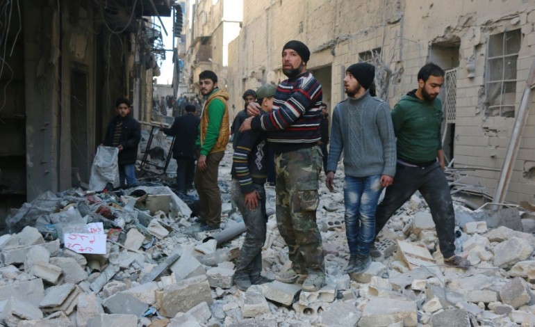 Beyrouth (AFP). Syrie: des milliers de civils fuyant l'assaut d'Alep bloqués à la frontière turque