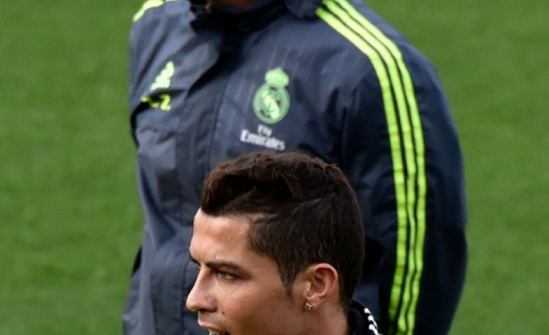 Madrid (AFP). Real Madrid: Zidane en admiration devant le monstre Ronaldo