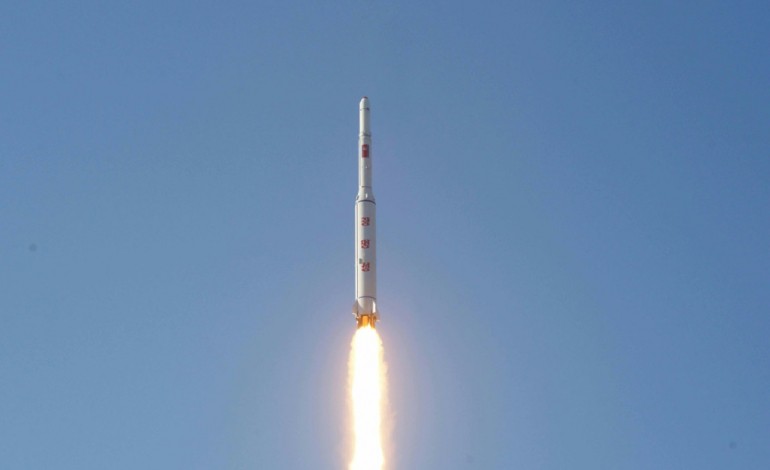 Séoul (AFP). La Corée du Nord tire une fusée au mépris des menaces de sanctions renforcées