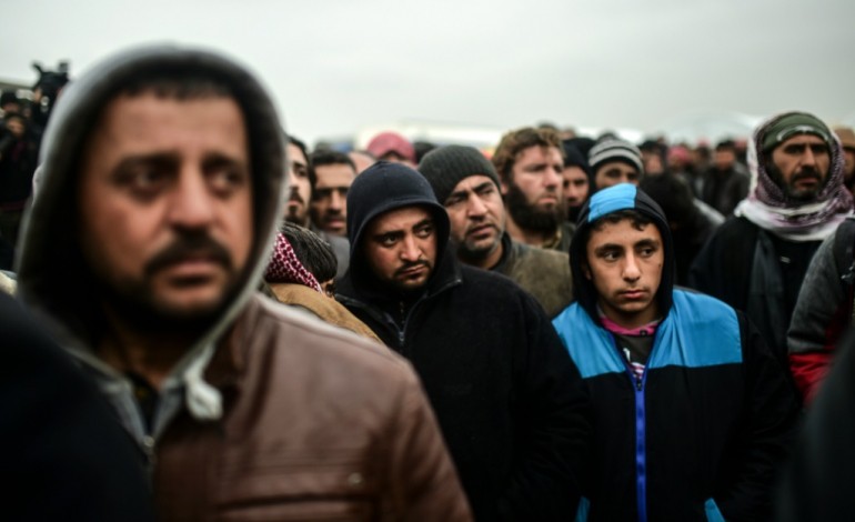 Oncupinar (Turquie) (AFP). La Turquie prête à accueillir les Syriens qui fuient Alep pour leur éviter la mort