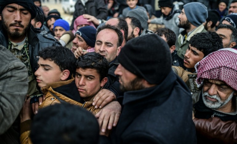 Oncupinar (Turquie) (AFP). Migrants: la Turquie prête à ouvrir sa frontière aux Syriens fuyant Alep