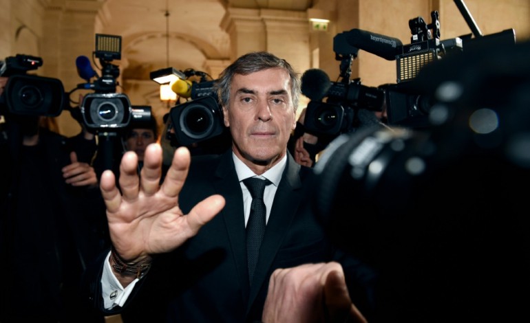Paris (AFP). Bataille austère au premier jour du procès Cahuzac, jugé pour son compte caché