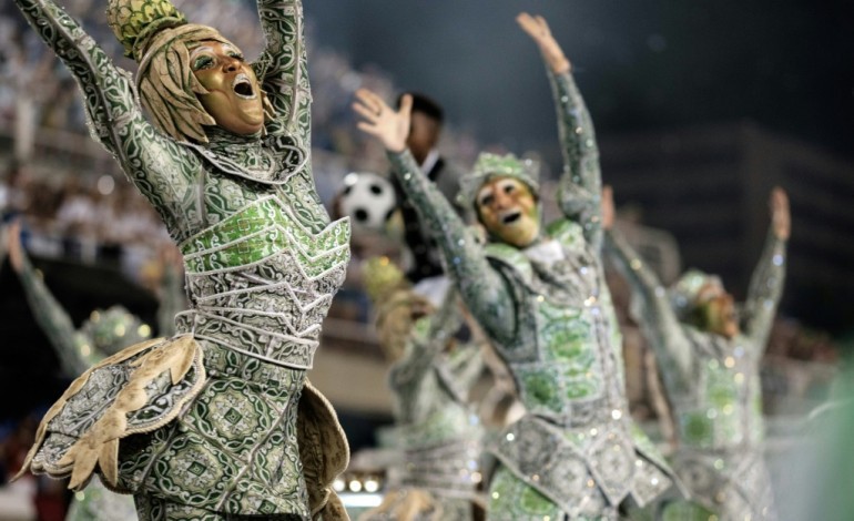 Rio de Janeiro (AFP). Le carnaval de Rio atteint son apothéose avec sa deuxième nuit de défilés