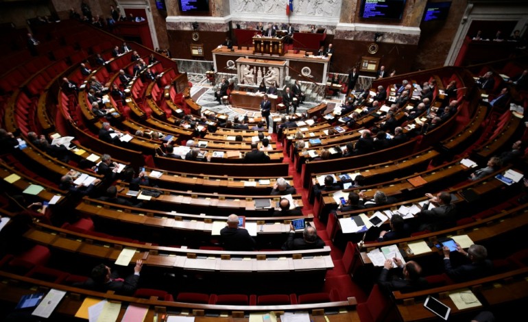Paris (AFP). L'Assemblée nationale vote l'article inscrivant l'état d'urgence dans la Constitution 