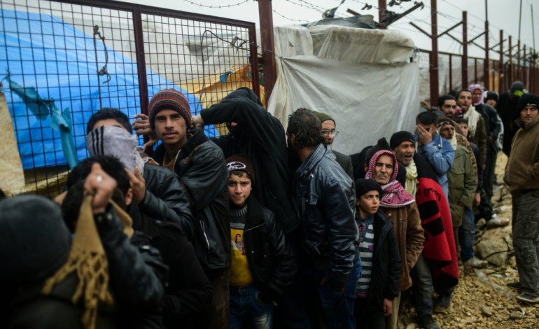 Oncupinar (Turquie) (AFP). Syrie: à la frontière turque fermée, l'insupportable attente des réfugiés 