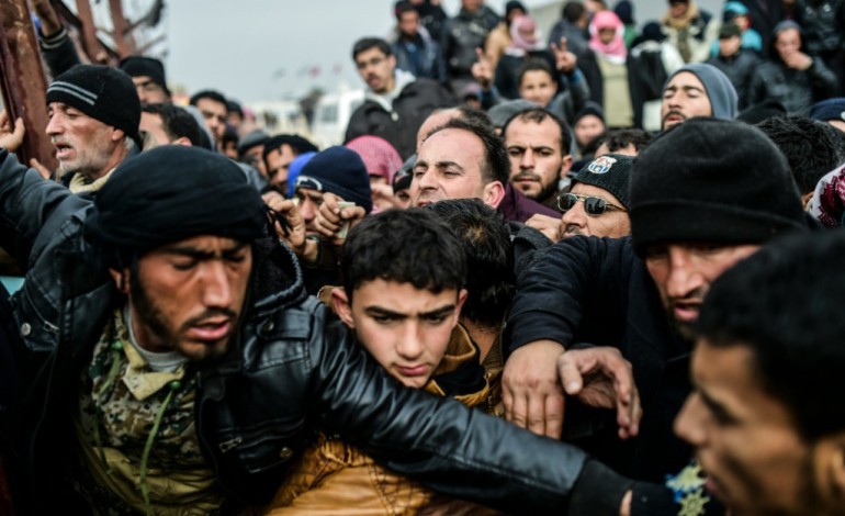 Beyrouth (AFP). Réfugiés: les camps de déplacés syriens à la frontière turque sont saturés 