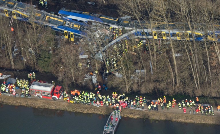 Bad Aibling (Allemagne) (AFP). Accident de trains en Allemagne: neuf morts, deux personnes disparues 