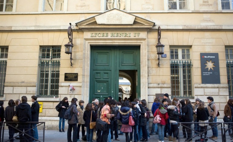 Paris (AFP). Appels menaçants à des lycées: le suspect va être présenté à un juge 