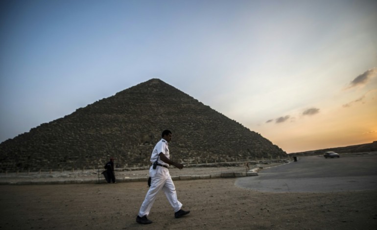 Le Caire (AFP). Egypte: les touristes ont déserté les pyramides 