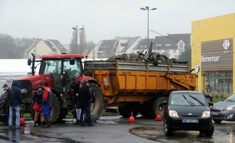 Quimper (AFP). Finistère: cinq agriculteurs en garde à vue après une manifestation contre la chambre d'agriculture