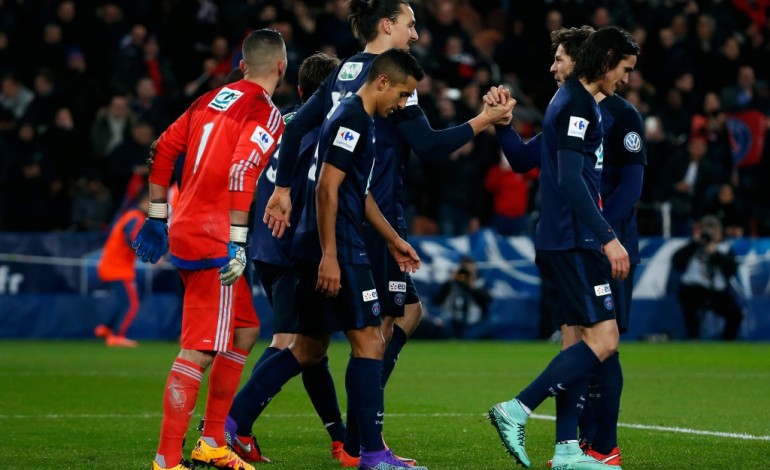 Paris (AFP). Ligue 1: Paris la tête ailleurs, gros suspense pour les autres