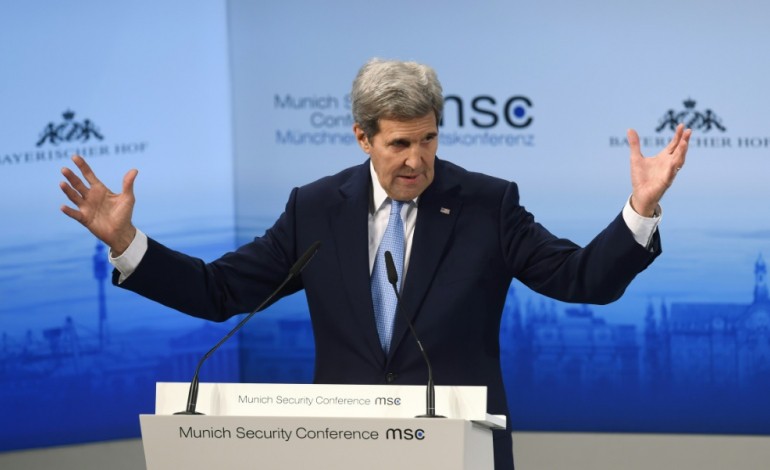 Munich (Allemagne) (AFP). Ukraine: pour Kerry, les sanctions contre la Russie doivent être maintenues aussi longtemps que nécessaire