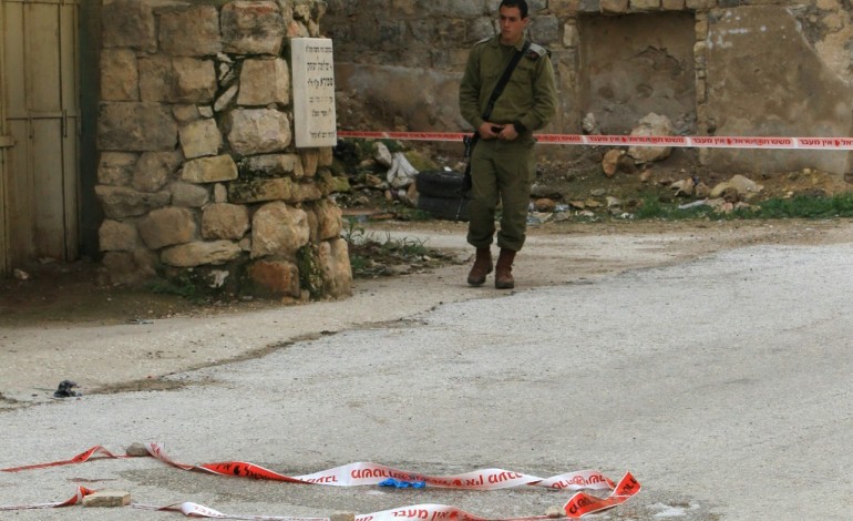 Naplouse (Territoires palestiniens) (AFP). Quatre jeunes Palestiniens abattus après avoir tenté d'attaquer des soldats israéliens (sécurité)