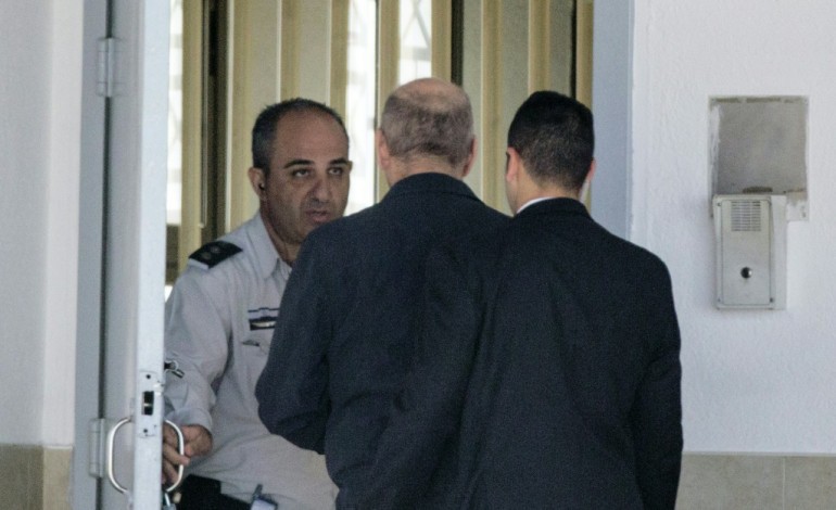ramleh (Israël) (AFP). Israël: l'ex-Premier ministre Olmert en prison pour corruption