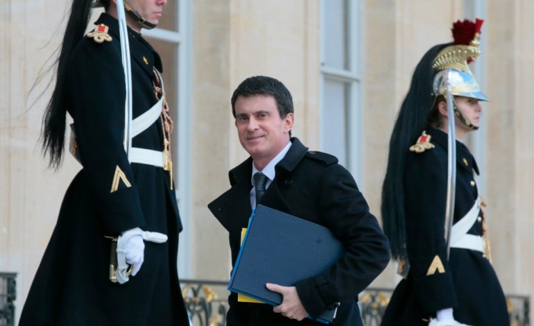 Paris (AFP). Pacte de responsabilité: Manuel Valls menace de conditionner les aides aux entreprises