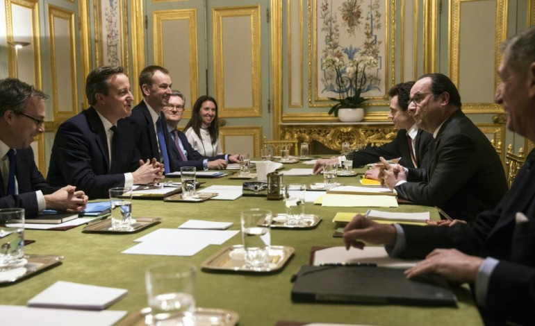 Paris (AFP). Brexit : dernières négociations marathon, pas de percée pour Cameron à Paris 