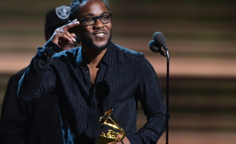 Los Angeles (AFP). Taylor Swift triomphe, Kendrick Lamar enflamme le public aux Grammys