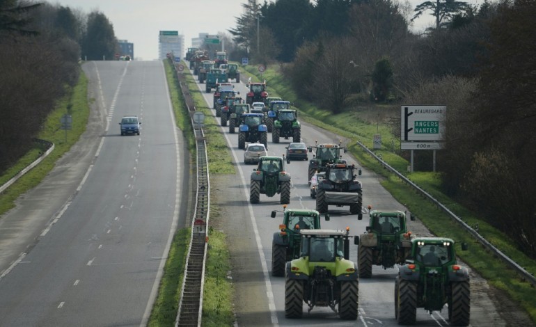 Rennes (AFP). Les agriculteurs en colère convergent vers Rennes