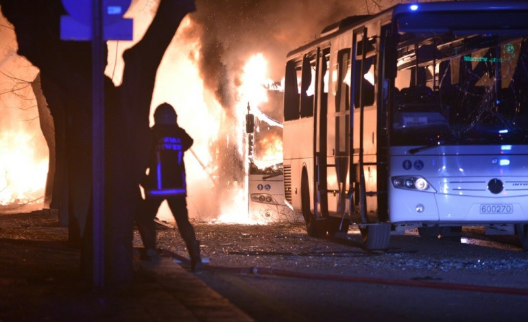 Ankara (AFP). Turquie: au moins 18 morts dans un attentat à la voiture piégée contre des militaires à Ankara