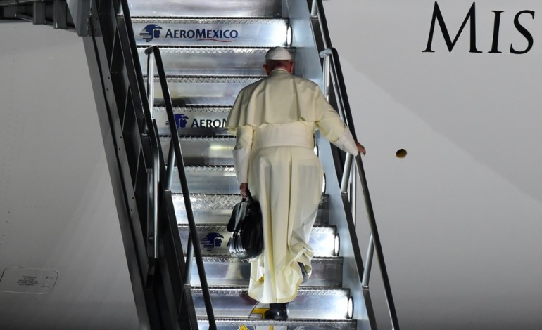 Ciudad Juarez (Mexique) (AFP). Le pape quitte le Mexique après un voyage historique de cinq jours