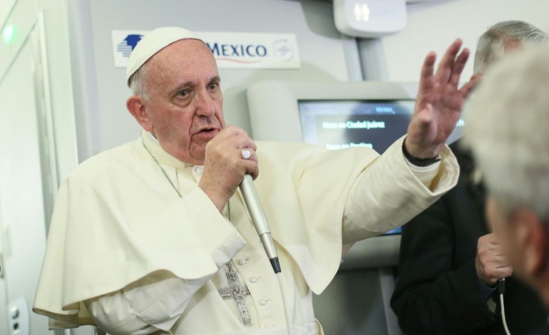 Cité du Vatican (AFP). Le pape s'invite dans la campagne américaine en attaquant Donald Trump