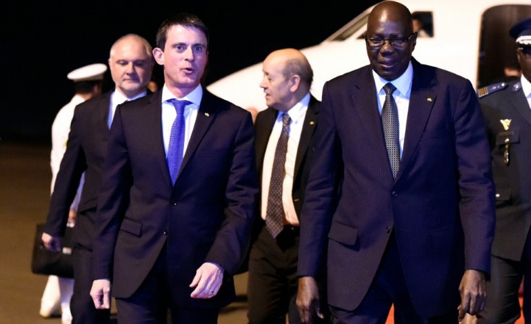 Gao (Mali) (AFP). Au Mali, Valls rencontre les troupes françaises engagées contre les jihadistes