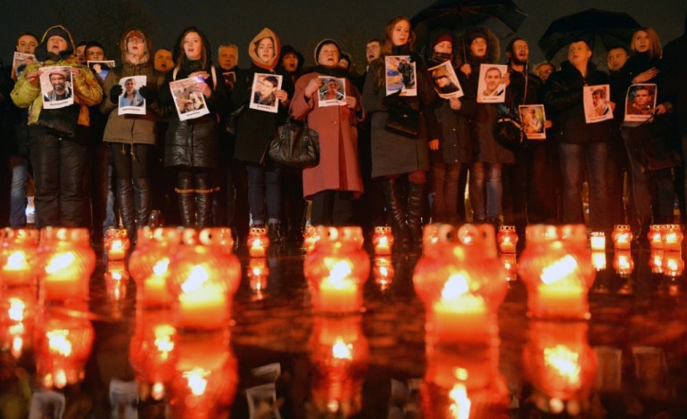 Kiev (AFP). Les Ukrainiens rendent hommage aux morts du Maïdan entre amertume et espoir 