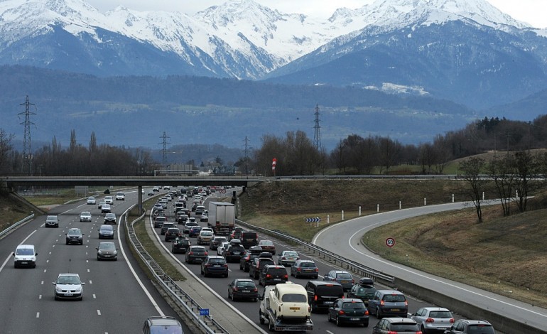 Lyon (AFP). Chassé-croisé des vacances d'hiver: pic de 140 km de bouchons à 11H30