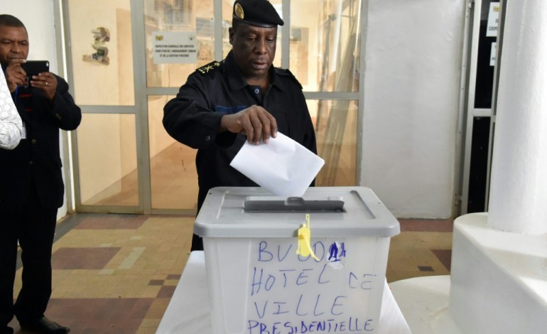 Niamey (AFP). Niger: début du vote pour les élections présidentielle et législatives