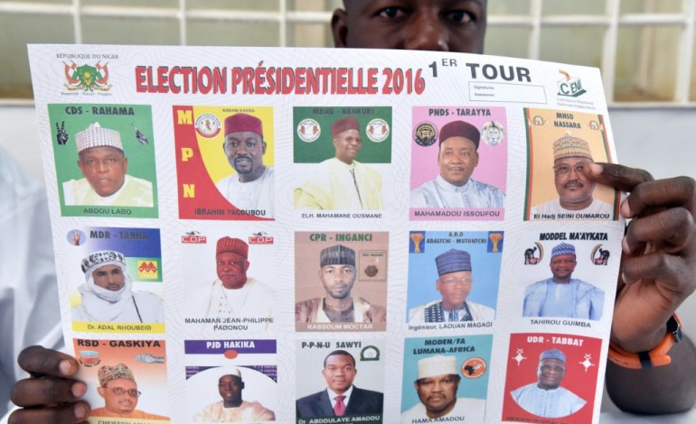 Niamey (AFP). Niger: Issoufou brigue un deuxième mandat lors d'une présidentielle tendue