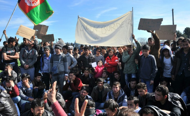 IDOMENI (Grèce) (AFP). Migrants : le blocage des Afghans par la Macédoine crée l'embouteillage côté grec